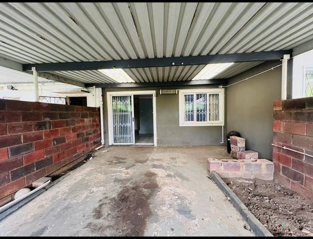 2 BEDROOM SEMI DETACHED FOR SALE IN NEWLANDS EAST